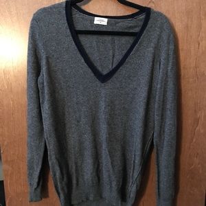 Gray v-neck sweater with navy blue trim - size M