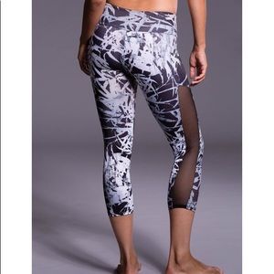 Onzie Bamboo Tuxedo Crop Legging