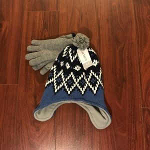 Carter’s hat & gloves set