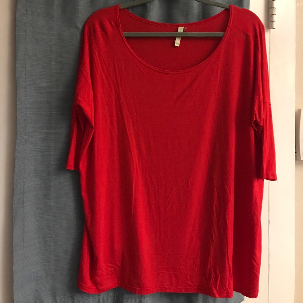 3/4 sleeve red slouchy top. Accepting offers