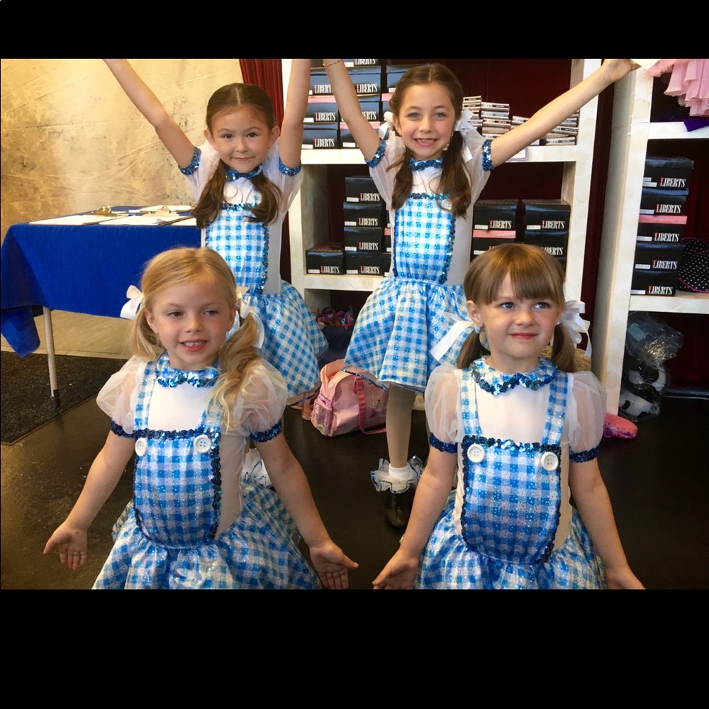 Girls Dorthy costumes