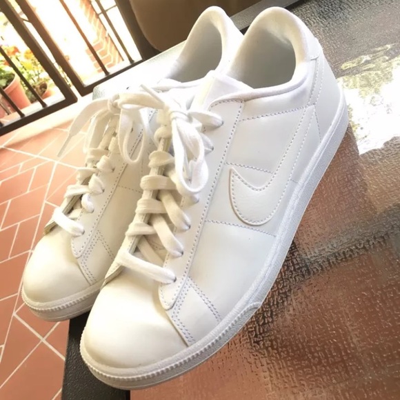 Nike Shoes - White Nike sneakers
