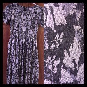 Lularoe grey floral Amelia - small