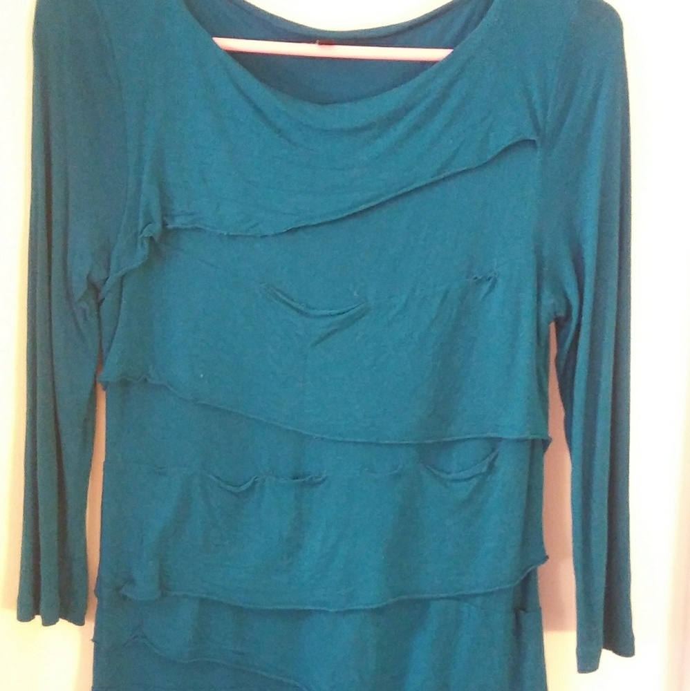 Cable and Gage 3/4 sleeve Layered/torn style top