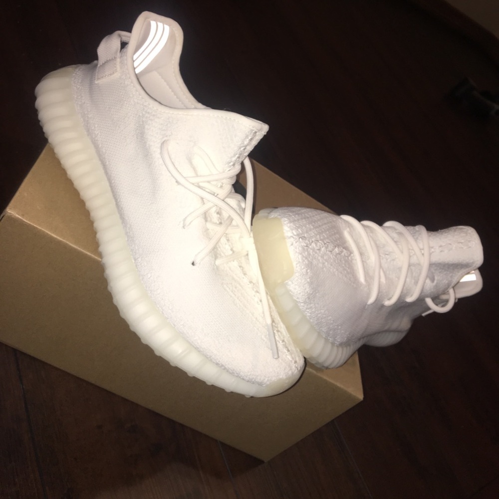 Cream white Yeezy 350 BOOST