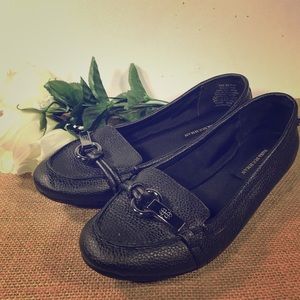Womens 6.5 Black Leather Flats by Dana Buchman