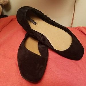 TAHARI black flats size 6 1/2 NEW***