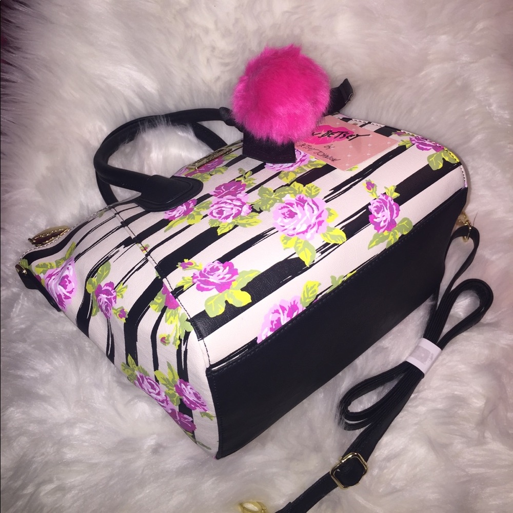 💞👜LUV BetseyJohnson satchel handbag👜💞 - Picture 3 of 8
