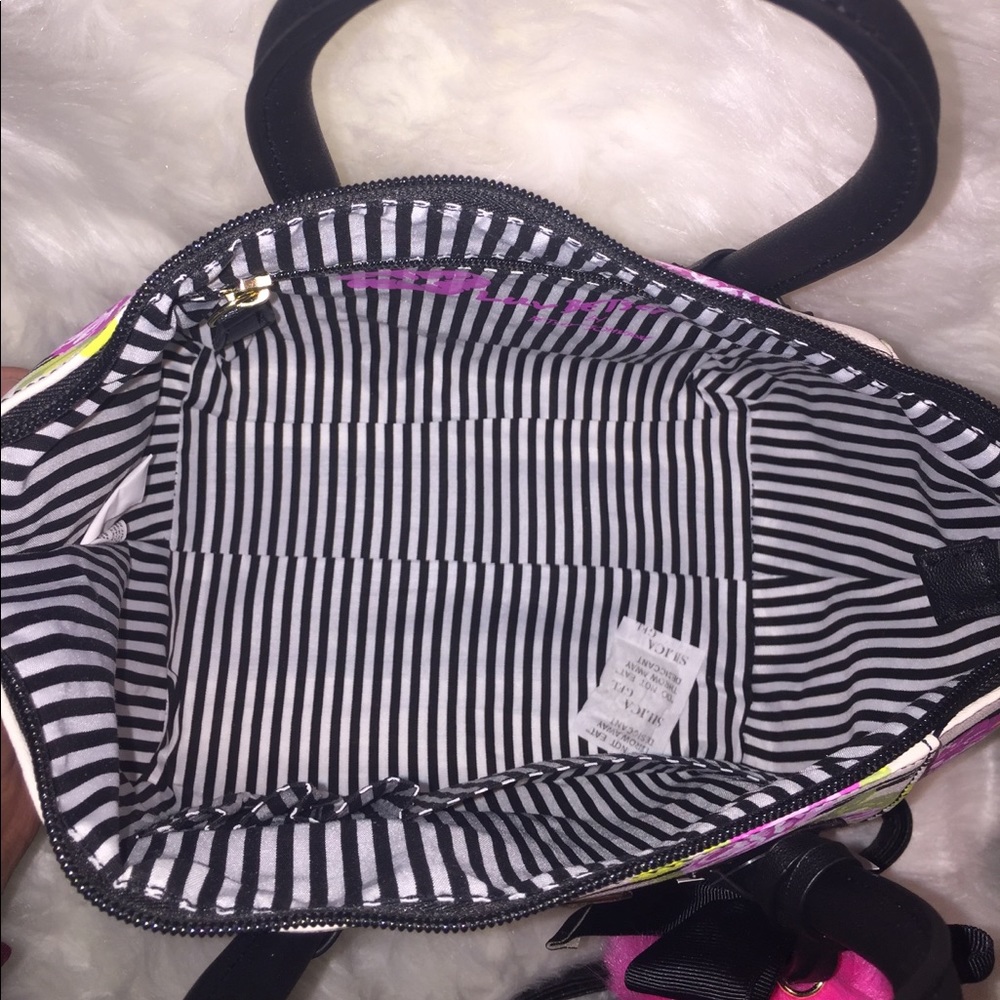 💞👜LUV BetseyJohnson satchel handbag👜💞 - Picture 4 of 8