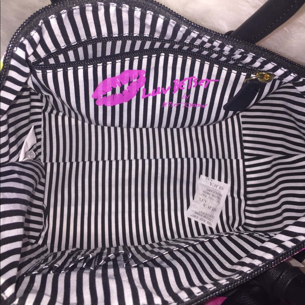 💞👜LUV BetseyJohnson satchel handbag👜💞 - Picture 5 of 8