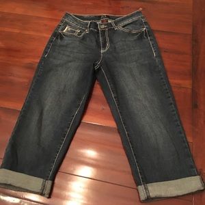 Earl Jeans size 8 Capri blue jeans EUC