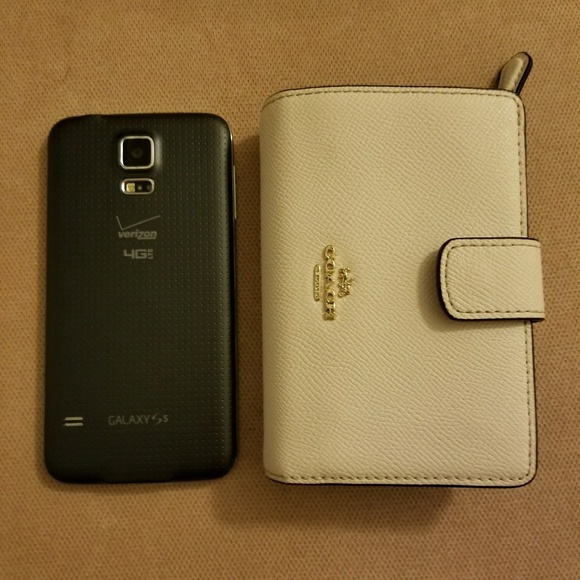 Coach Handbags - Coach Wallet White/Chalk