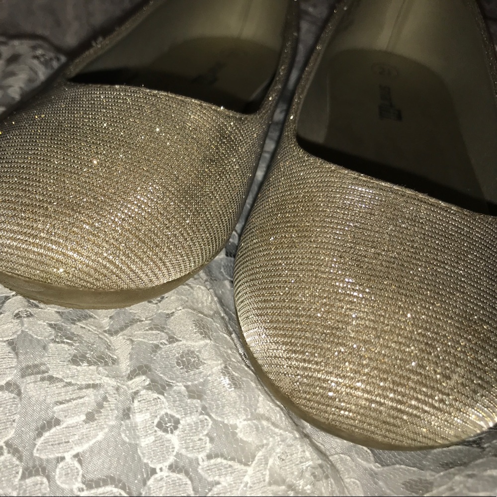 Shoes (flats) - Picture 2 of 3