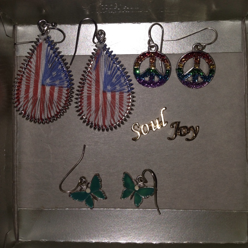 4 pairs of adorable earrings!