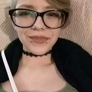 Meet your Posher, Dee dee