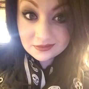 Meet your Posher, Liz