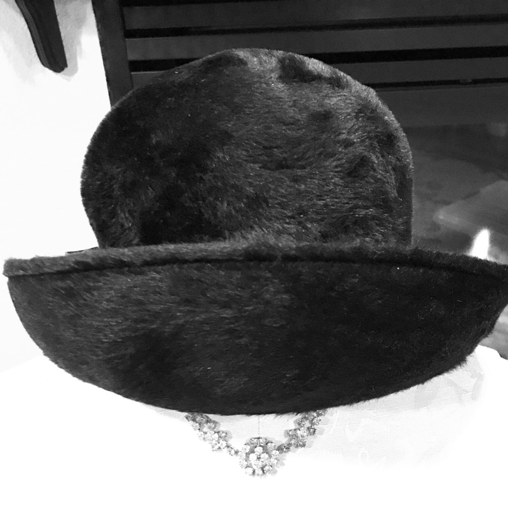 Vintage Black Empress bubble hat 🎩