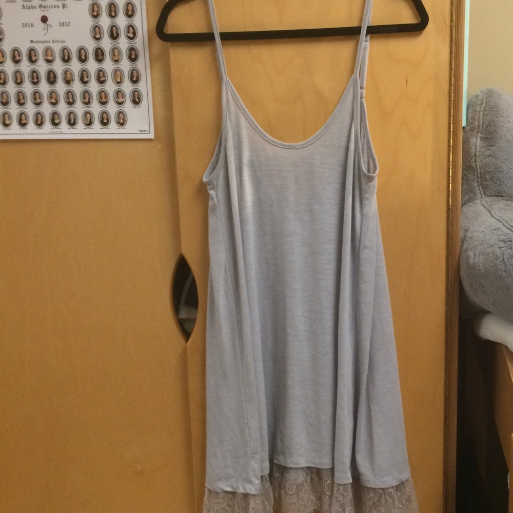 ⬇️15 The Paper Store Gray Tunic Dress W/ Lace Trim