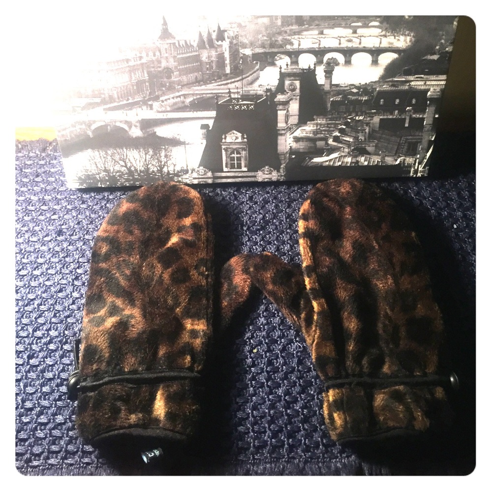 Animal print mittens