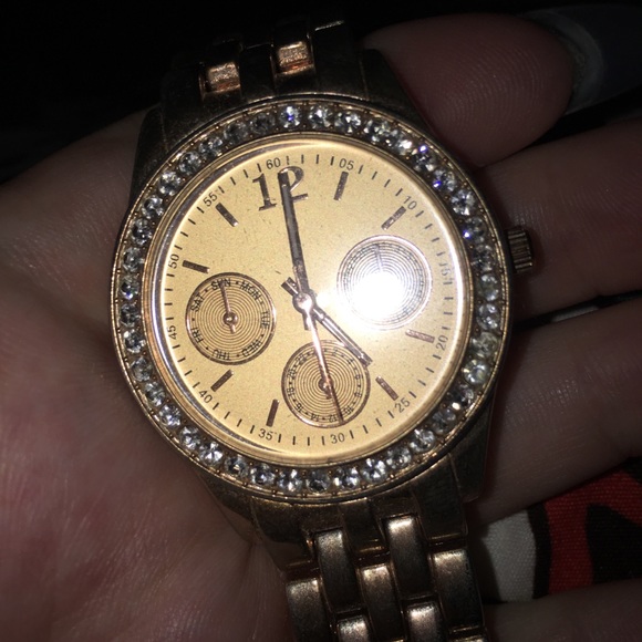 Gold Classy Watch - Picture 2 of 3