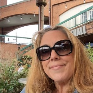 Meet your Posher, Suzanne