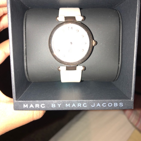 Brand new Marc Jacob watch!! - Picture 2 of 3