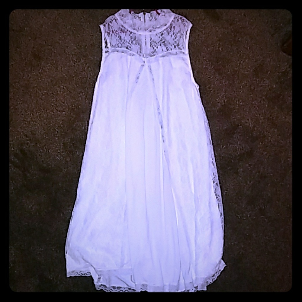 White cotton and lace dress