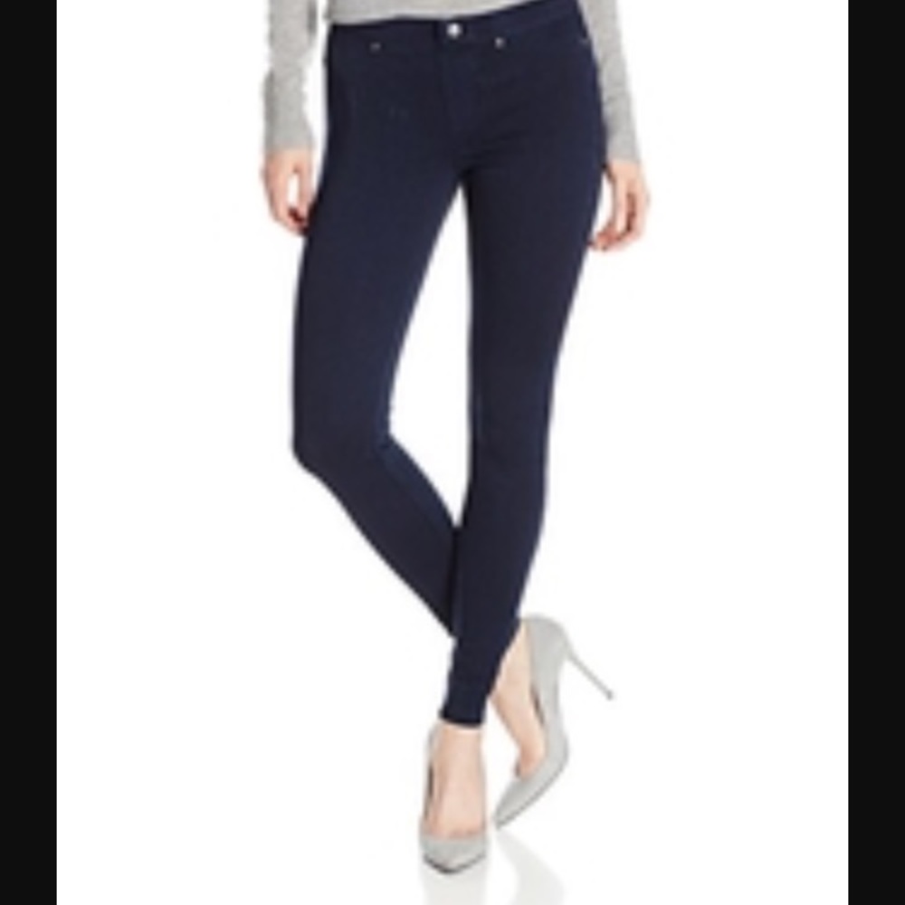 HUE super smooth denim leggings dark rinse size L