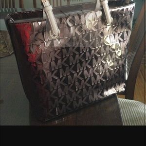 MICHAEL KORS JET SET TOTE