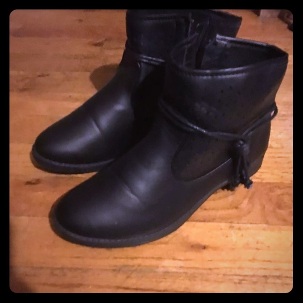 New Size 8 Flat Boots