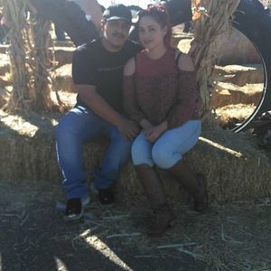 Meet your Posher, Rolandoymayra