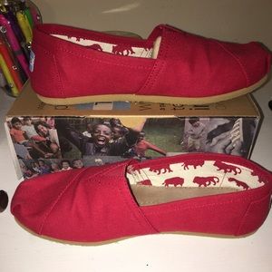 Toms