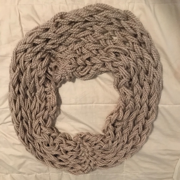Arm-knit over-size infinity scarf - Picture 2 of 2