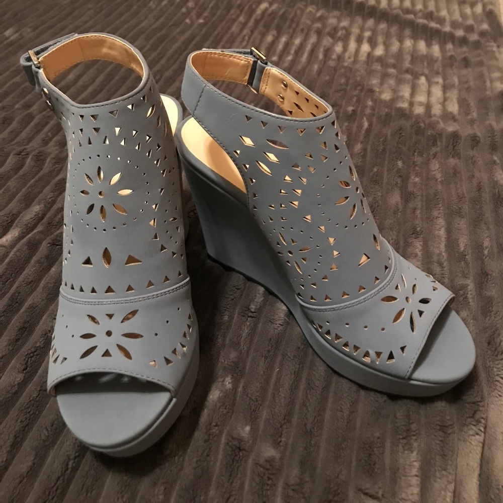 NWOT Marc Fisher Cutout Wedges