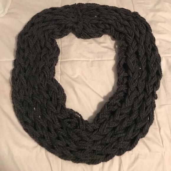 Arm-knit over-size infinity scarf - Picture 2 of 2