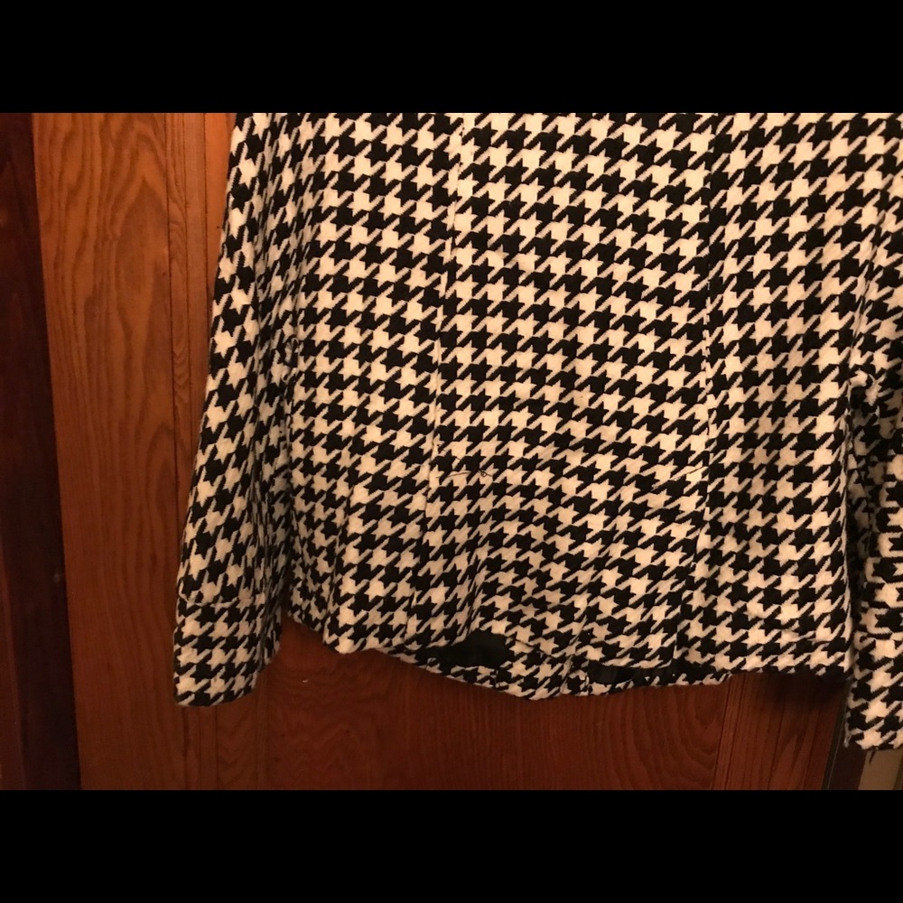 Short Jacket - Picture 3 of 4
