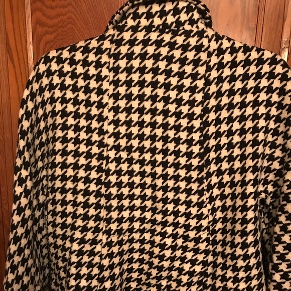 Short Jacket - Picture 2 of 4