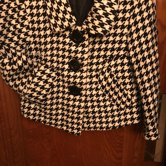 Short Jacket - Picture 4 of 4