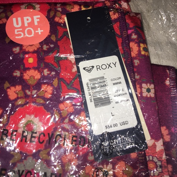 🆕 Roxy Women's Relay Capri Pants - Picture 4 of 4