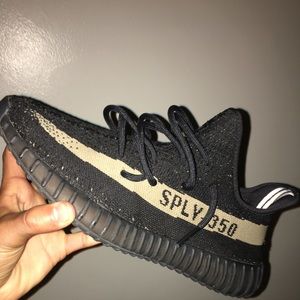 Yeezy v2 olive