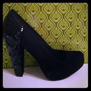 Black suede and sequined back pumps