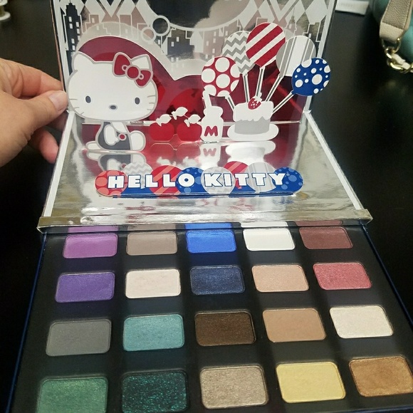 Hello Kitty pop up party palette 40th anniversary - Picture 1 of 4