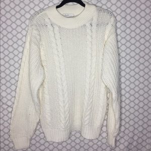 WHITE OVERSIZED SWEATER