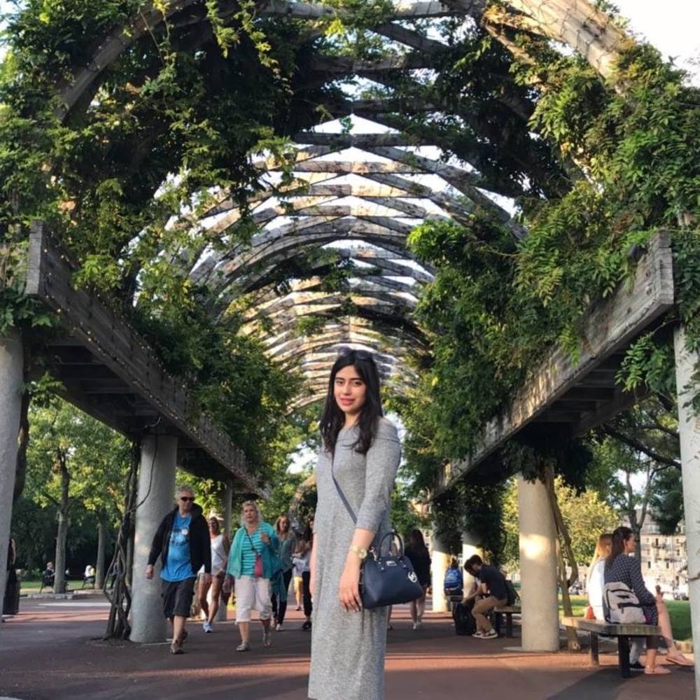 Meet your Posher, Manal