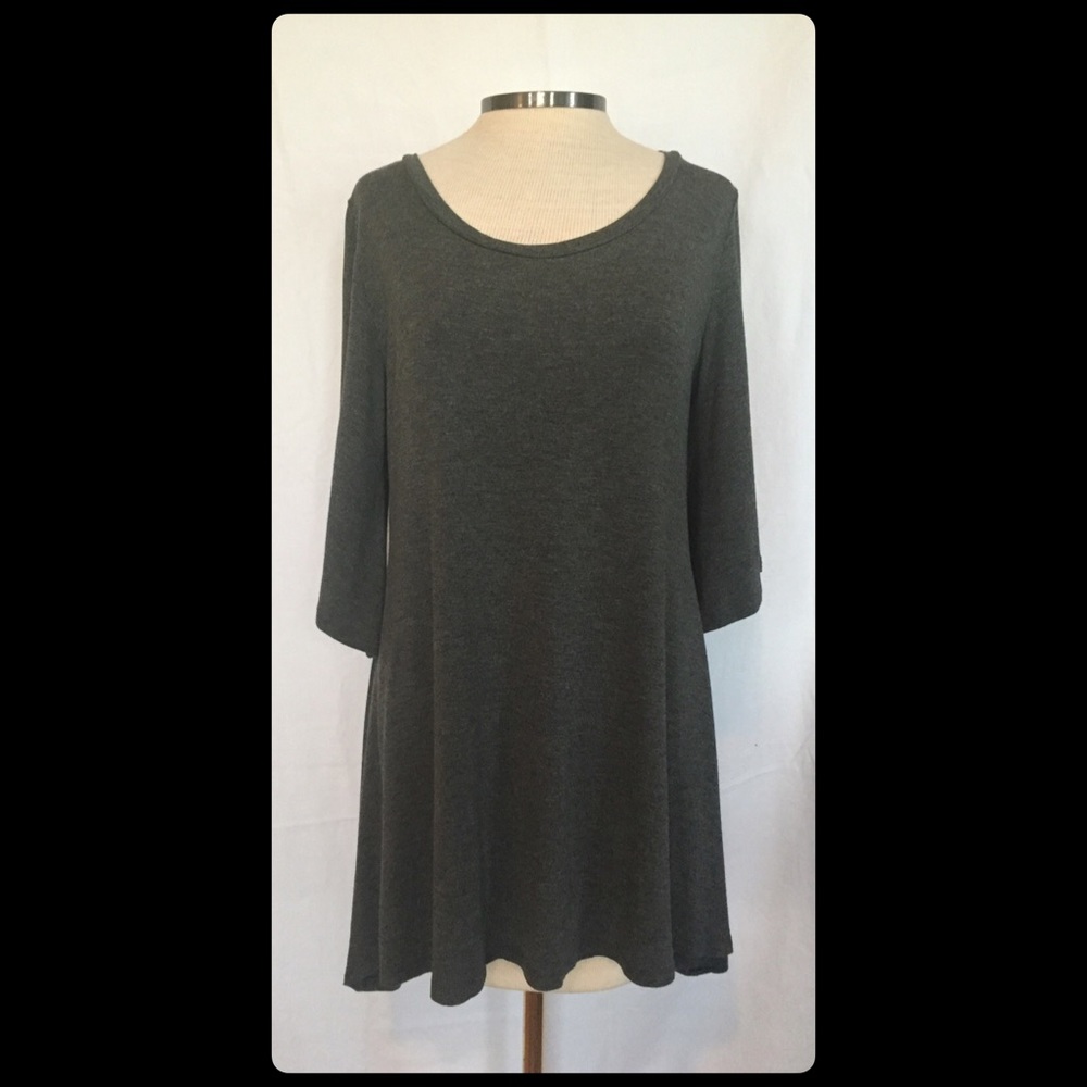 Dear Betty is an online clothing reseller.