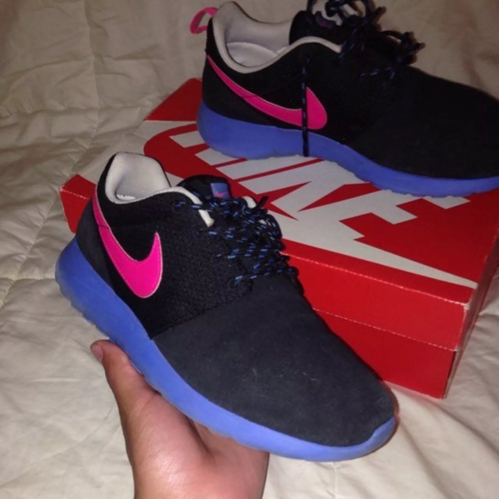 Nike Roshe Run Sz 7Y/ 8.5 Women