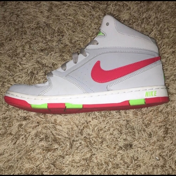 Nike practically new - Picture 2 of 3