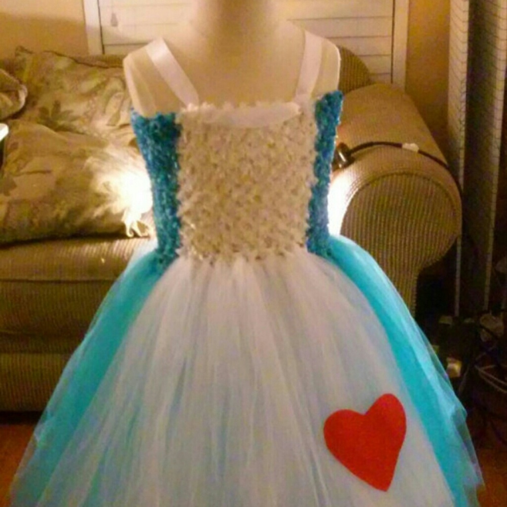 Alice in wonderland dress