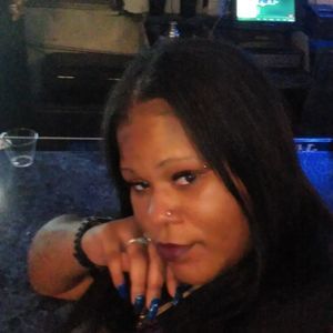 Meet your Posher, Dominique