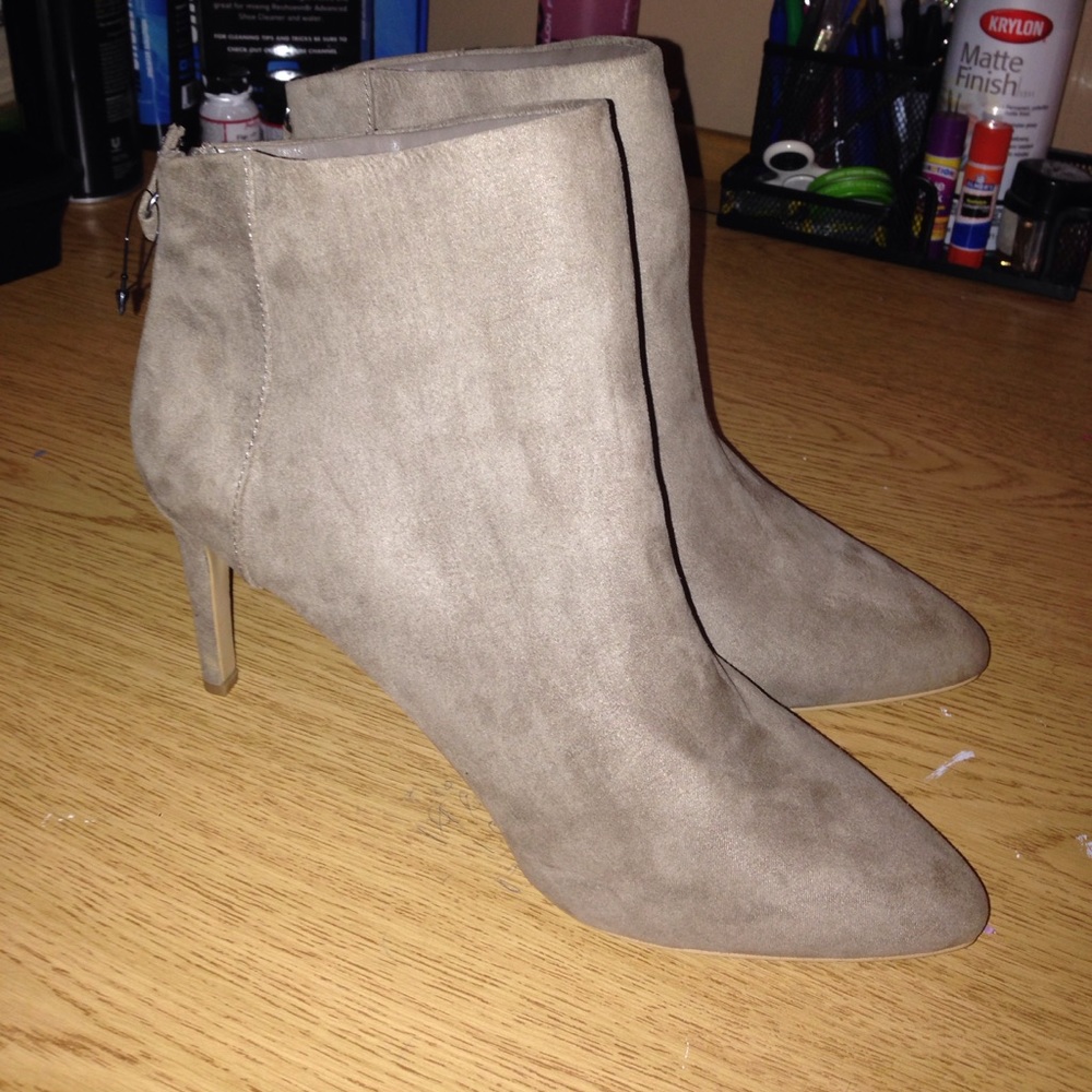 Express Heels Suede Sz 10